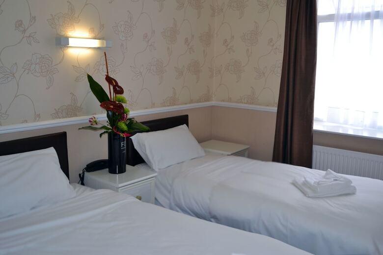 Lyndene Hotel