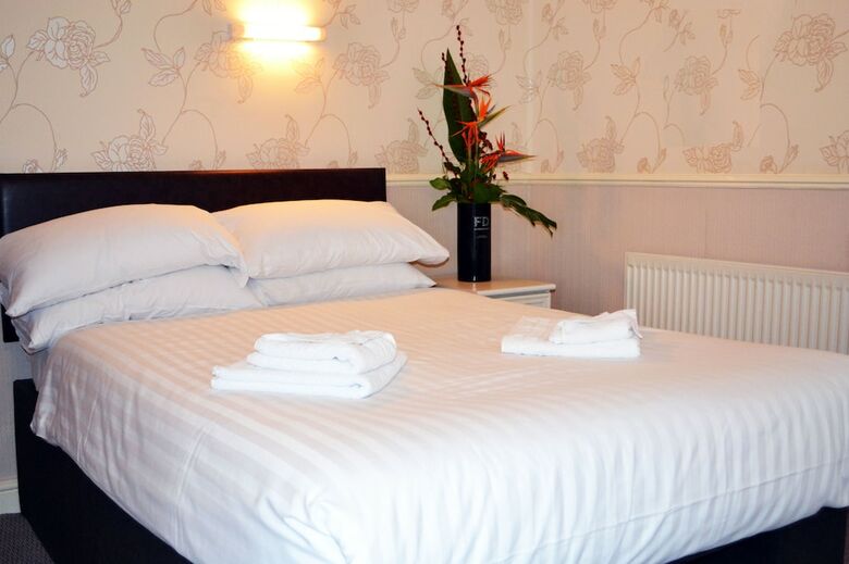 Lyndene Hotel