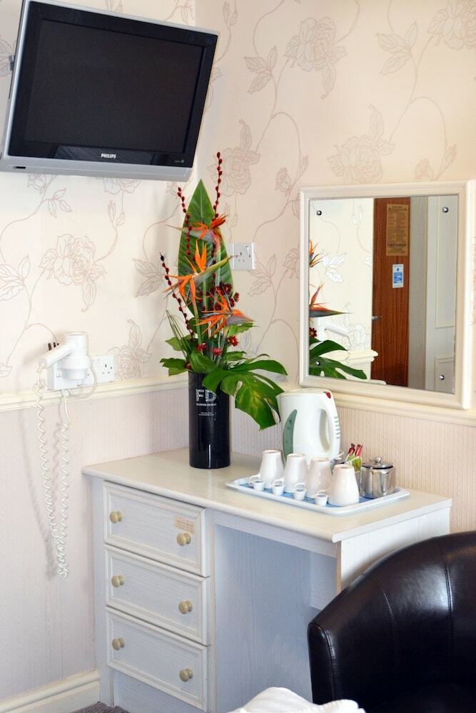 Lyndene Hotel