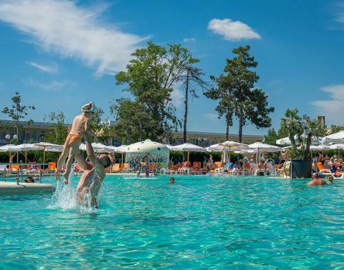 Hotel Mera Resort