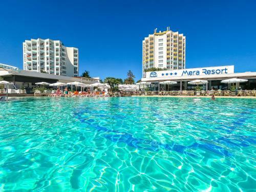 Hotel Mera Resort