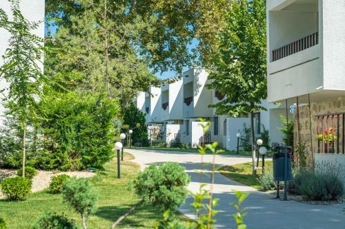 Hotel Mera Resort