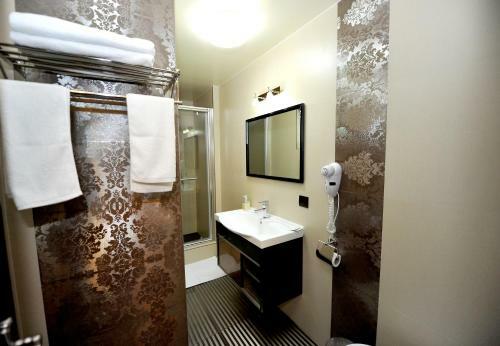 Hostal Pensiunea Ellemar
