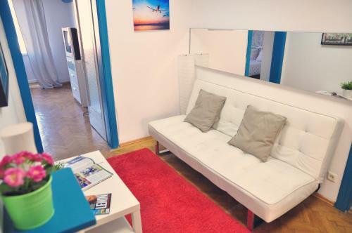 6 Sense Apartment