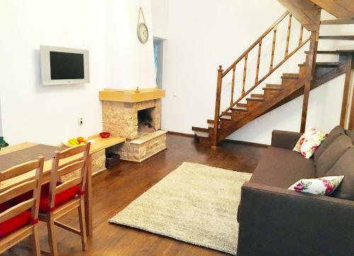 Charming Fireplace Apartment