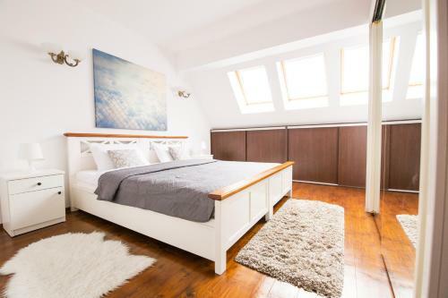 Charming Fireplace Apartment