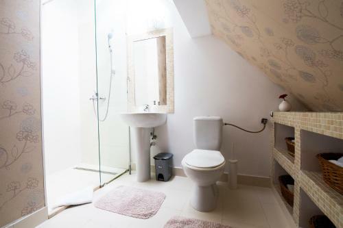 Charming Fireplace Apartment