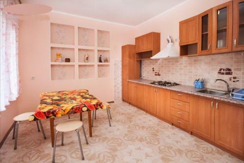 Hostal Ulyana Guest House