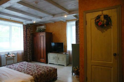 La Mezon Hotel