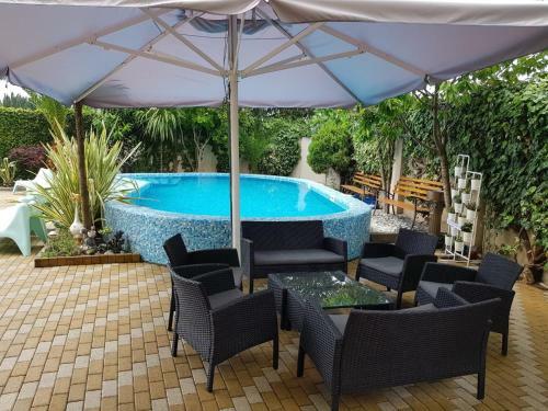 Hostal Renaissance Guesthouse