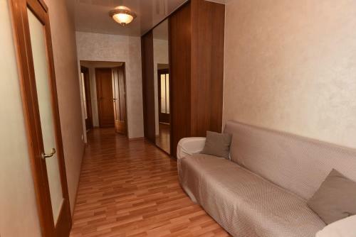 Apartment Domashny Uyut Na Malysheva 4b