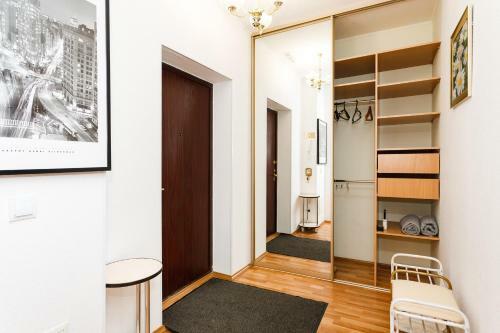 Apartment Domashny Uyut Na Malysheva 4b