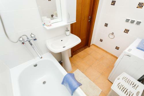 Apartment Domashny Uyut Na Malysheva 4b