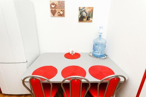 Apartment Domashny Uyut Na Malysheva 4b