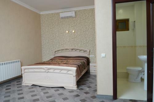 Hostal Arno Guest House