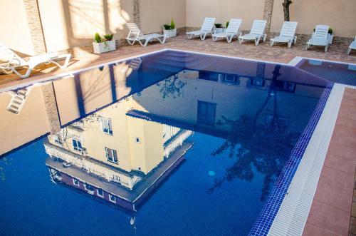 Hostal Arno Guest House