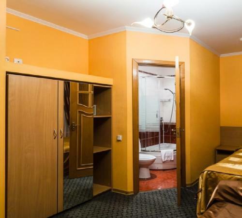 Old Flat Hotel On Grecheskiy