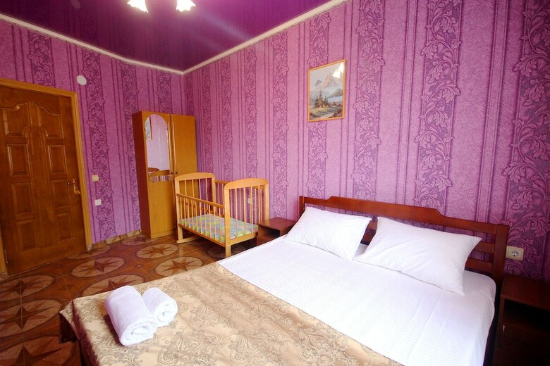 Hostal Saratov Guest House