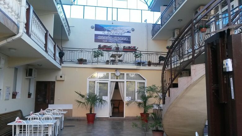 Hostal Saratov Guest House