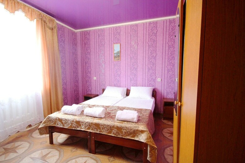 Hostal Saratov Guest House