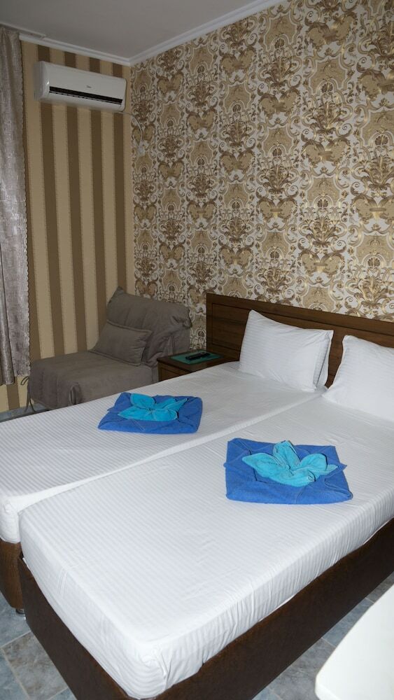 Hostal Saratov Guest House