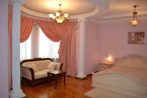 Dynasty Hotel