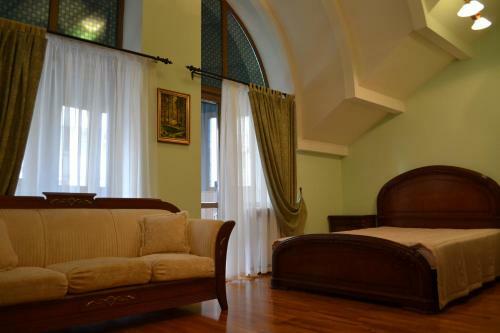 Dynasty Hotel