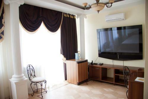 Dynasty Hotel