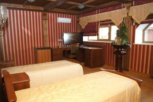 Dynasty Hotel