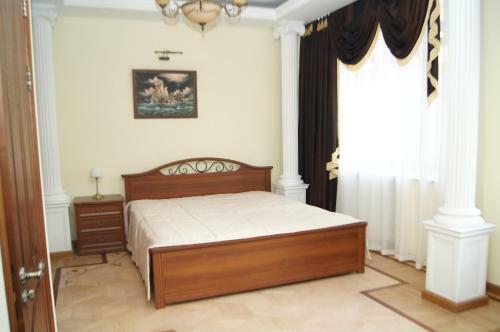Dynasty Hotel