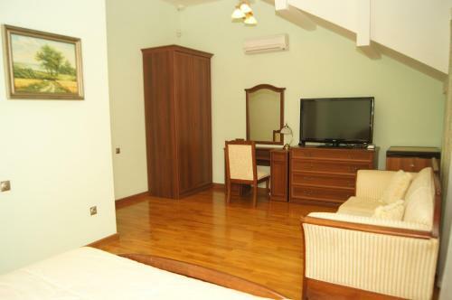 Dynasty Hotel