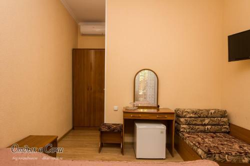 Hostal Alina Guest House