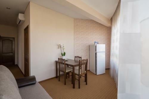 Hostal Prosperus Guest House
