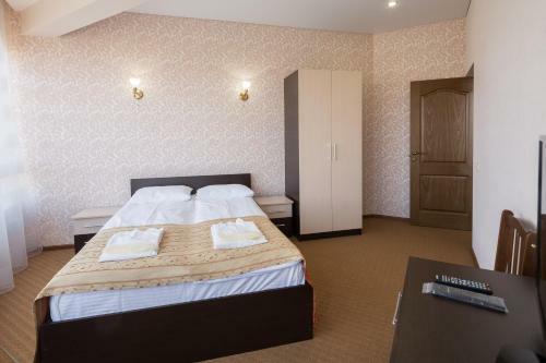 Hostal Prosperus Guest House