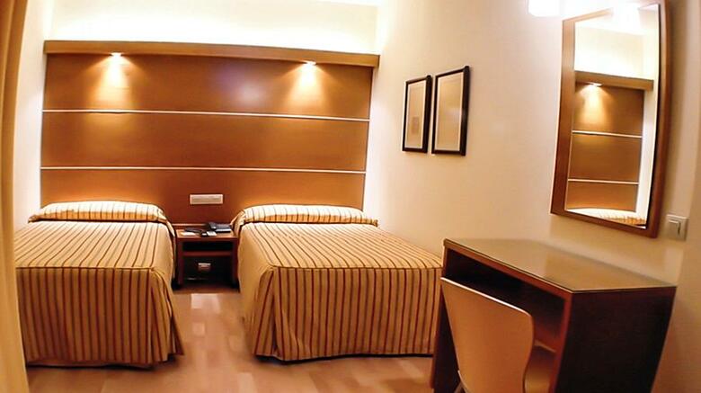Hotel Puerta De Las Granadas