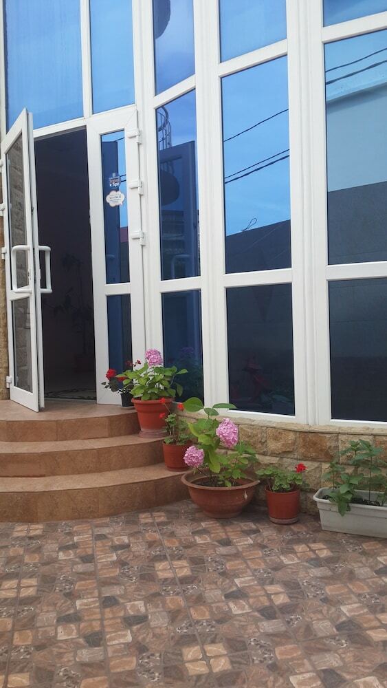 Hostal Elmira Guest House