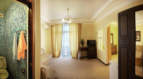 Hostal Rafael Guest House