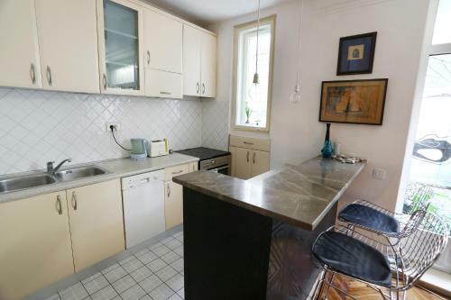 Midtown Oasis Apartment