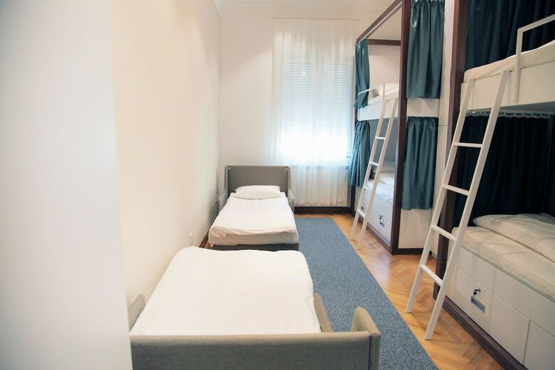 Hostel Karavan Inn