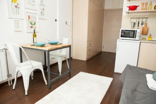 Silver Apartment