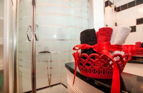 Apartment Black Red White