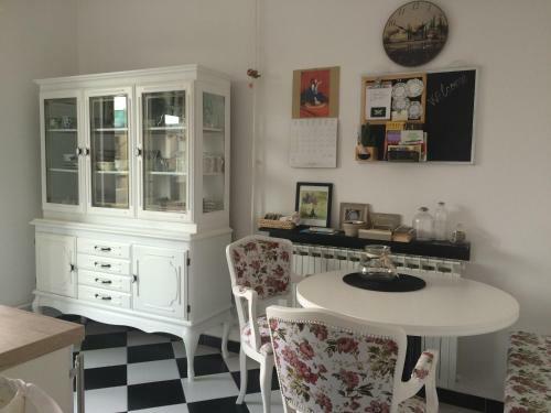 Apartment White Owl