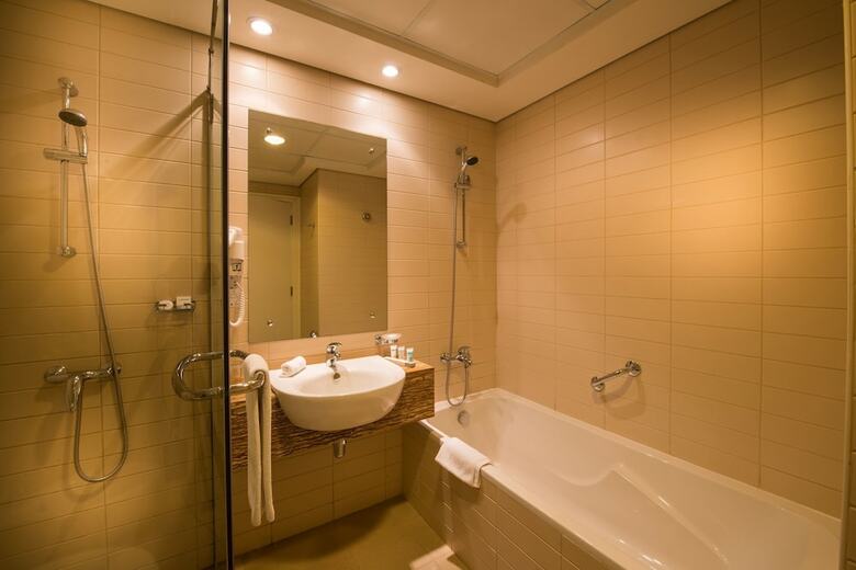 Oaks Liwa Heights Hotel Apartments