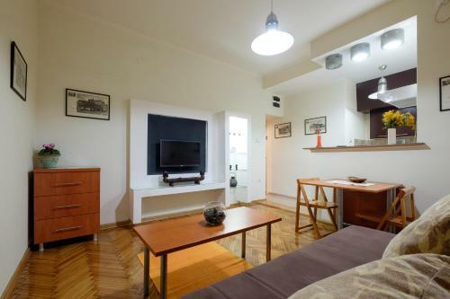M&m Downtown Apartment