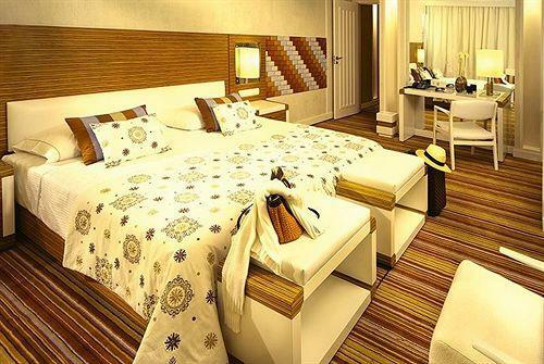 Real Marina Hotel & Spa