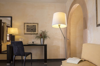 Petra Hotel And Suites