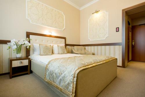 Jolly Alon Hotel