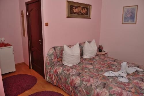 Hostal Pensiunea Caro