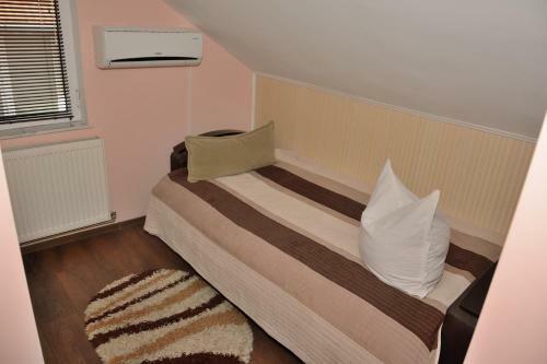 Hostal Pensiunea Caro