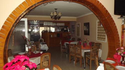 Hostal Pensiunea Caro